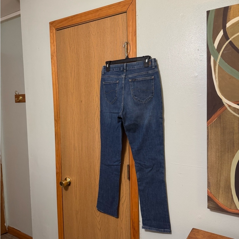 Lee Size 8P Dark Wash Regular Fit Straight Leg Mid-Rise Jeans w/29" Inseam - EUC - Picture 2 of 5